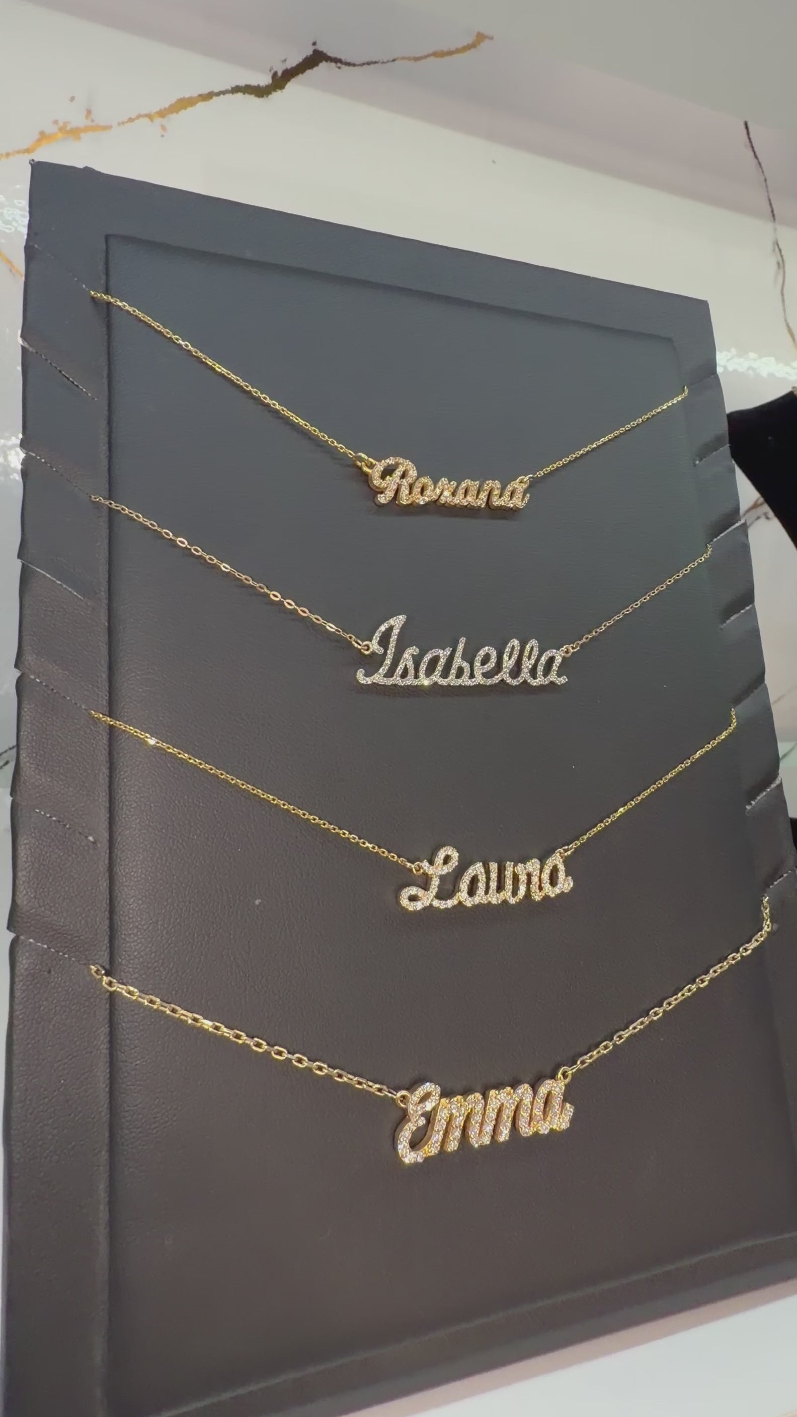 Cadena con nombre personalizado con diamantes